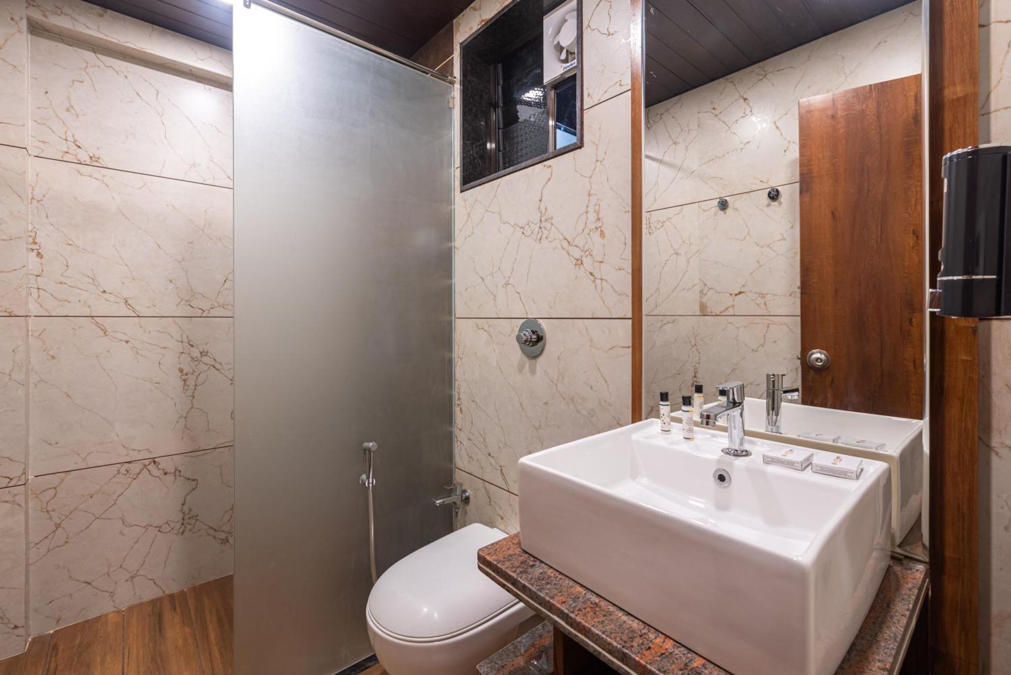 Lemon Wood Suites Pune Exterior foto