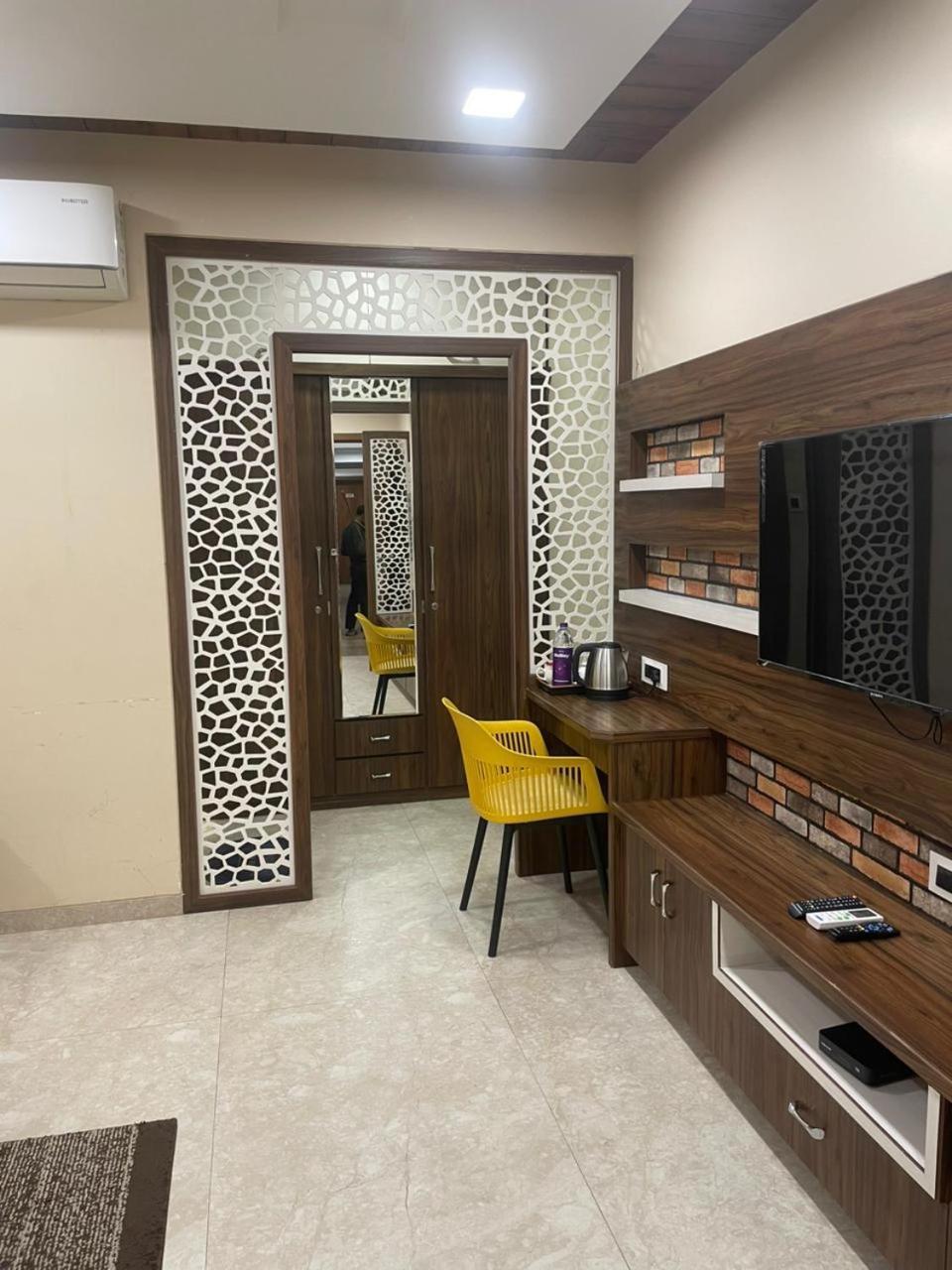 Lemon Wood Suites Pune Exterior foto