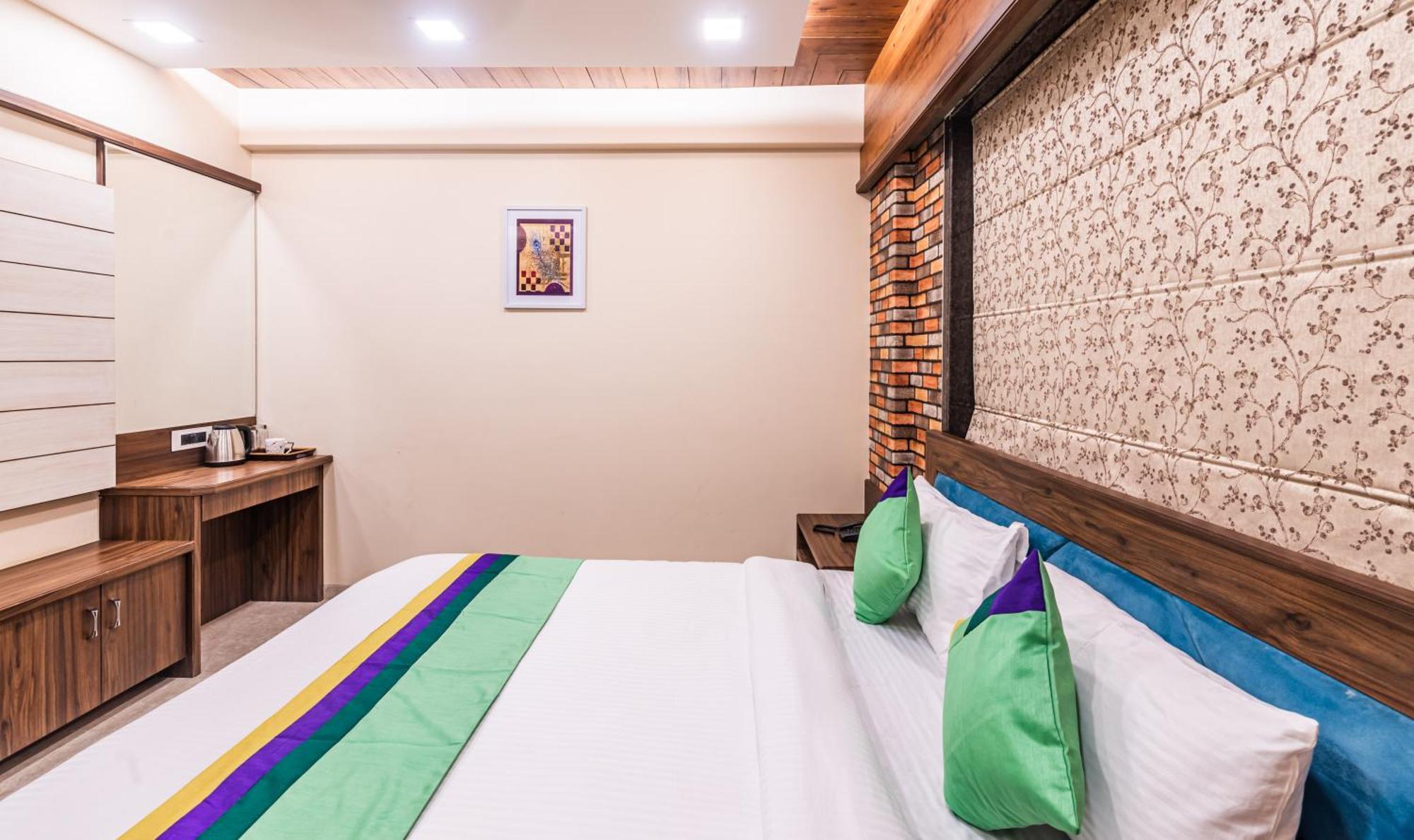 Lemon Wood Suites Pune Exterior foto