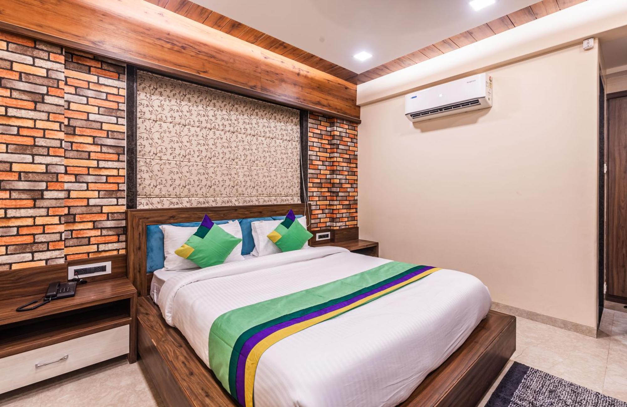 Lemon Wood Suites Pune Exterior foto